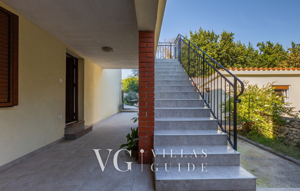 House Luna Garden and property exterior