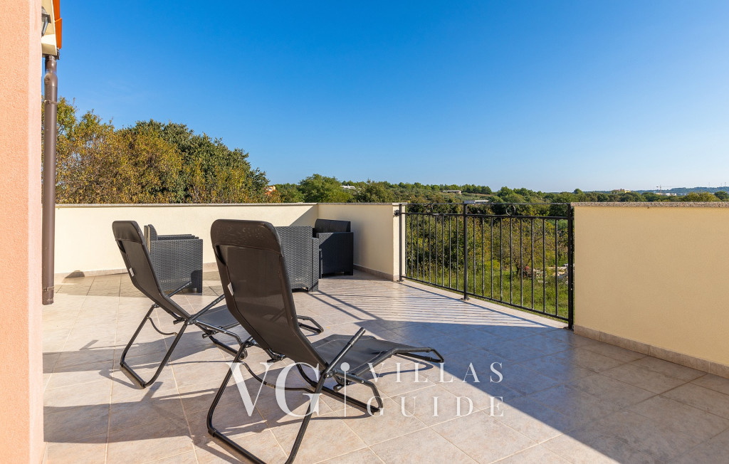 House Luna Garden and property exterior