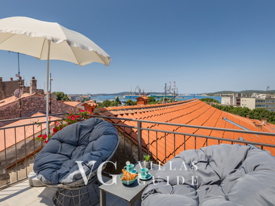 Pula Bay View apartment Garden and property exterior