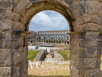 Modern & warm studio near Arena Microlocation