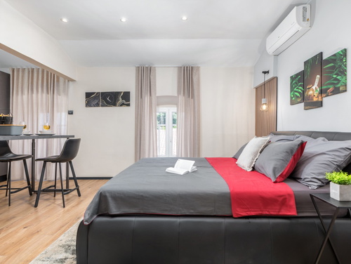 Modern & warm studio near Arena