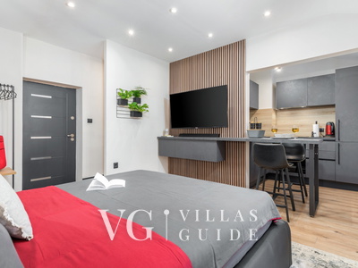 Modern & warm studio near Arena