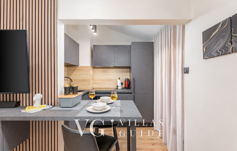 Modern & warm studio near Arena