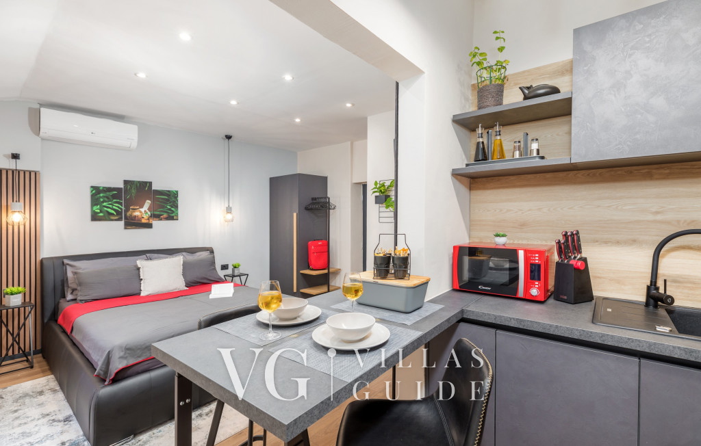 Modern & warm studio near Arena