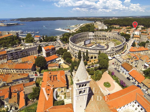 Modern & warm studio near Arena