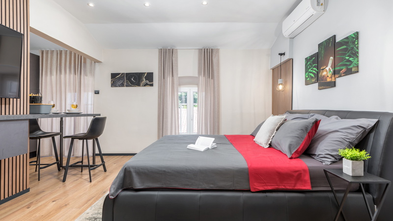 Modern & warm studio near Arena