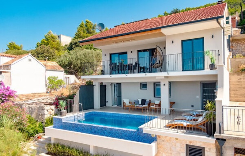 Waterfront villa Marija