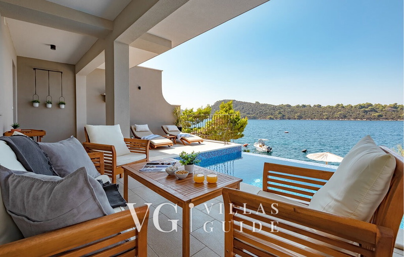 Waterfront villa Marija Piscina