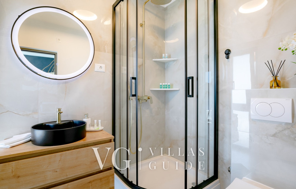 Waterfront villa Marija Kupaonica