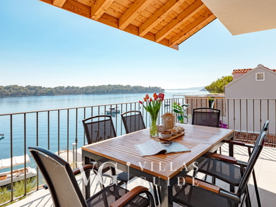 Waterfront villa Marija