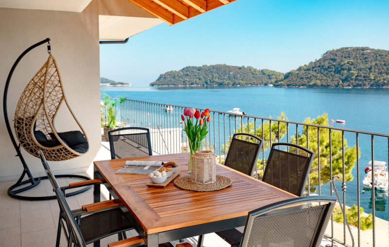 Waterfront villa Marija