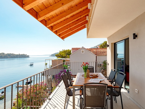 Waterfront villa Marija