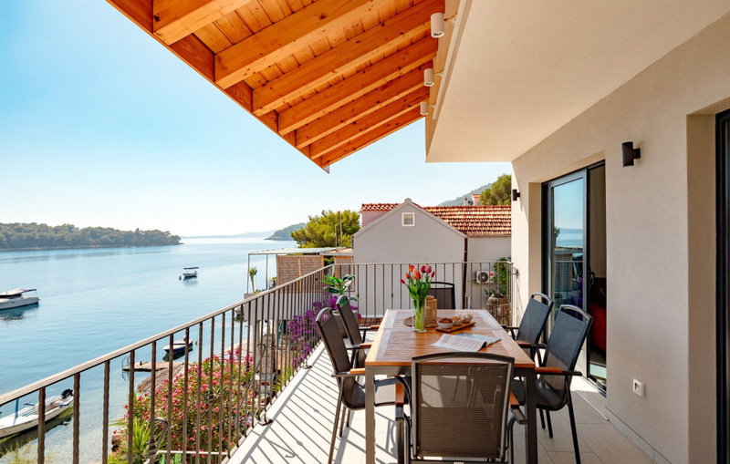 Waterfront villa Marija