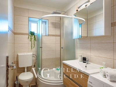 Waterfront villa Marija Kupaonica