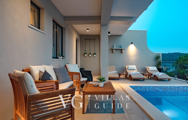 Waterfront villa Marija Piscina