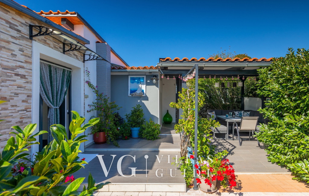 House Silvano Garden and property exterior