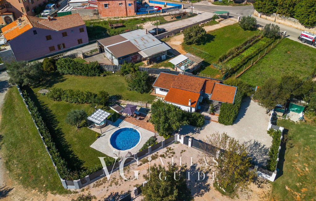 House Silvano Garden and property exterior