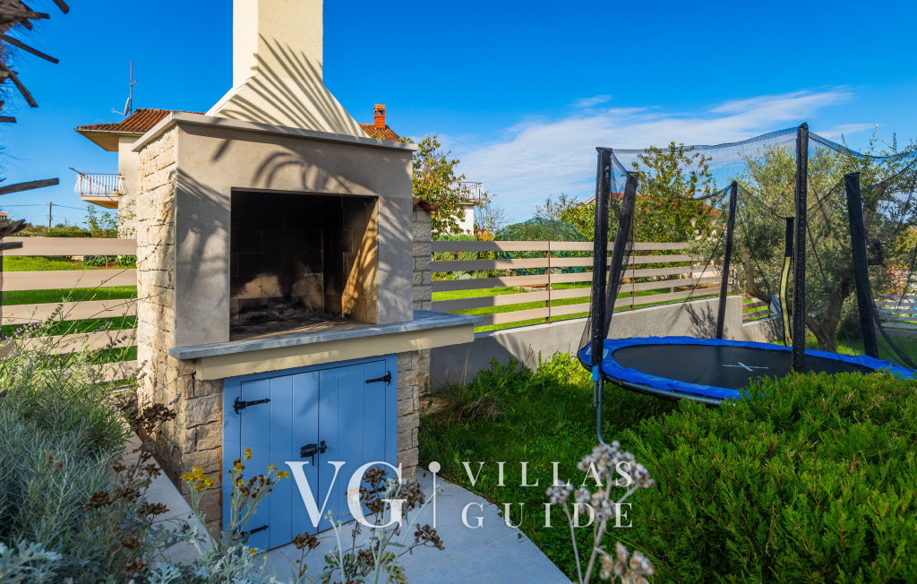 Villa Kate - Pazin Garden and property exterior