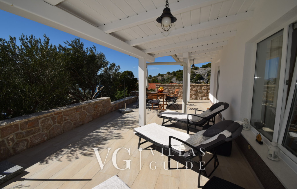 Ferienhaus Katarina Garten und Außenbereich