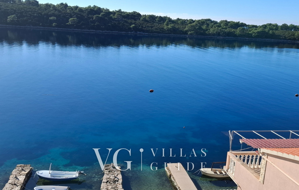 Karbuni Royal Garden and property exterior