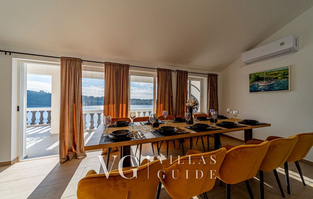 Karbuni Royal Living room