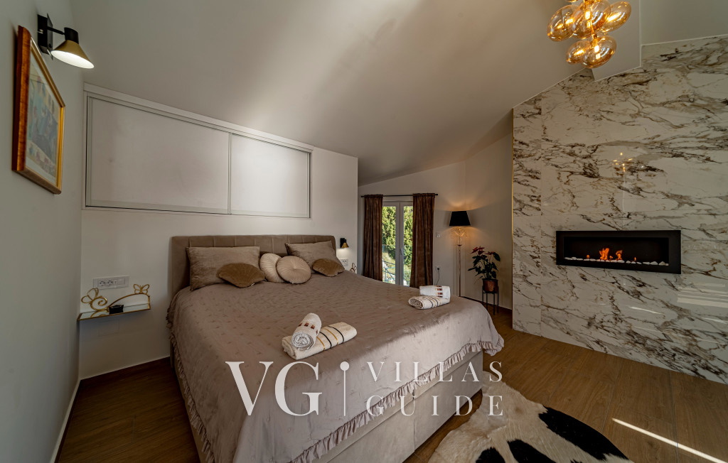 Karbuni Royal Bedroom