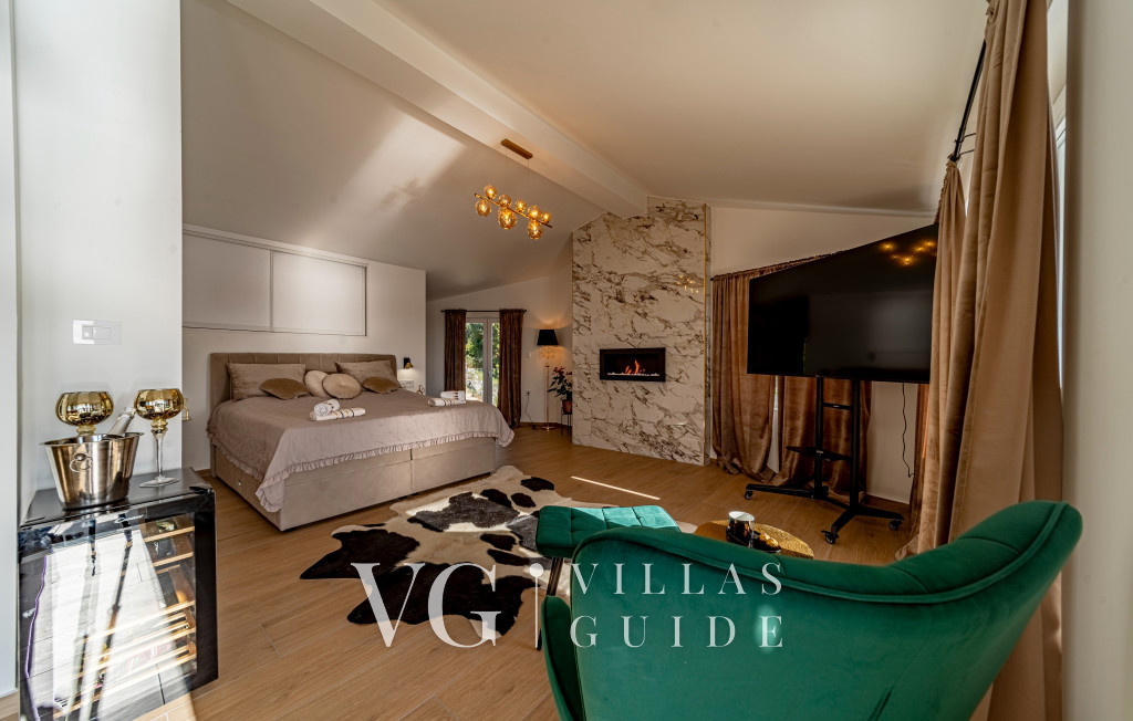 Karbuni Royal Living room