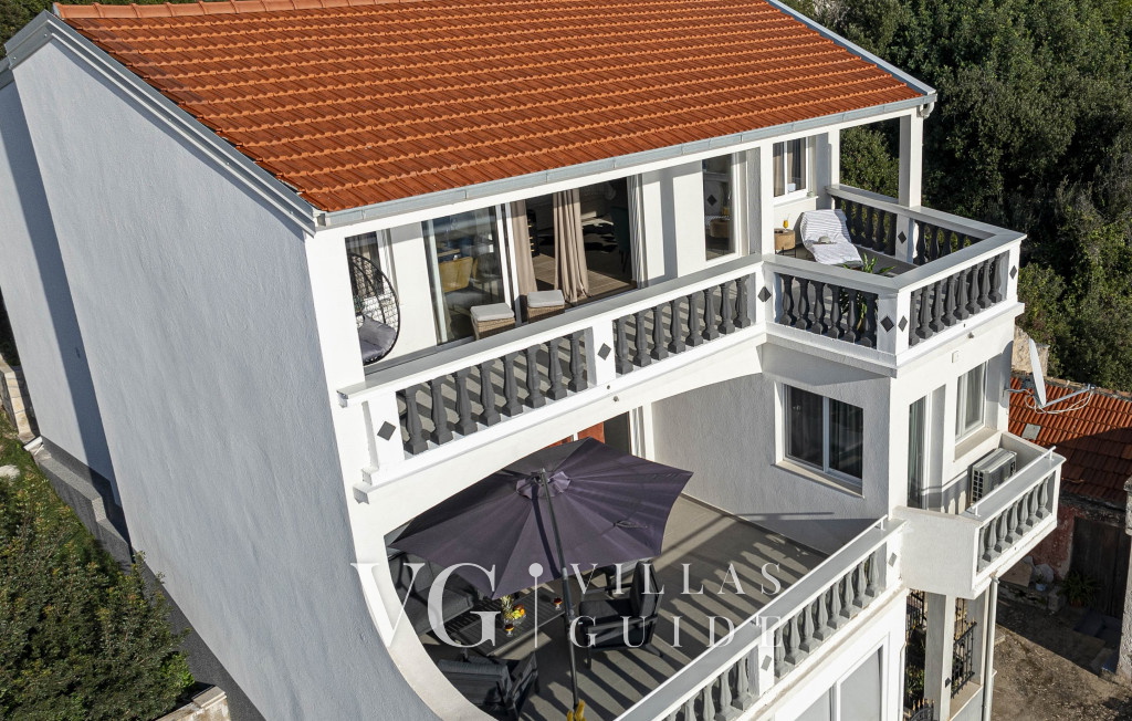 Karbuni Royal Garden and property exterior