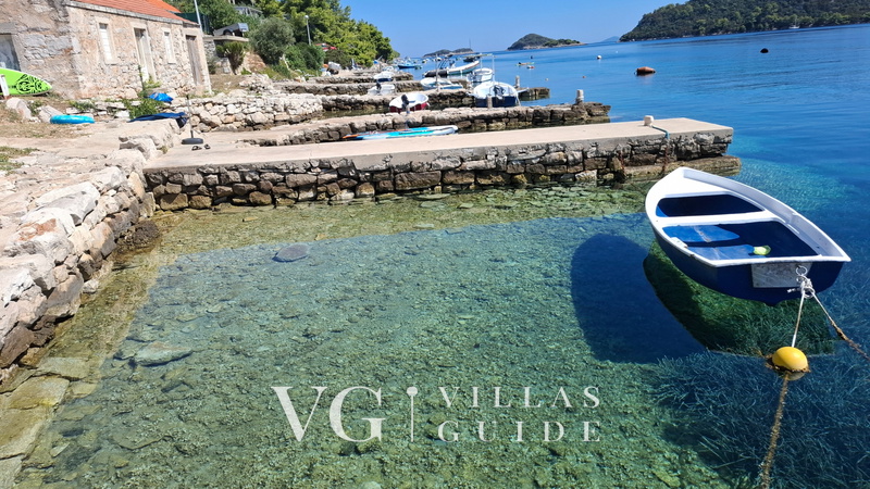 Karbuni Royal Garden and property exterior