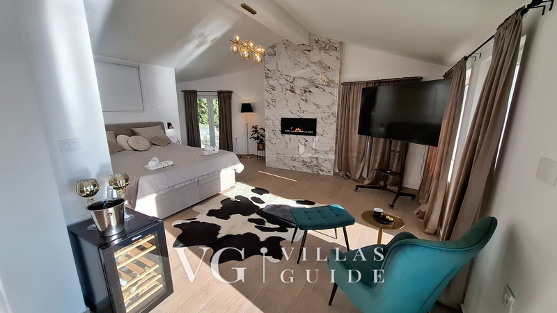 Karbuni Royal Living room