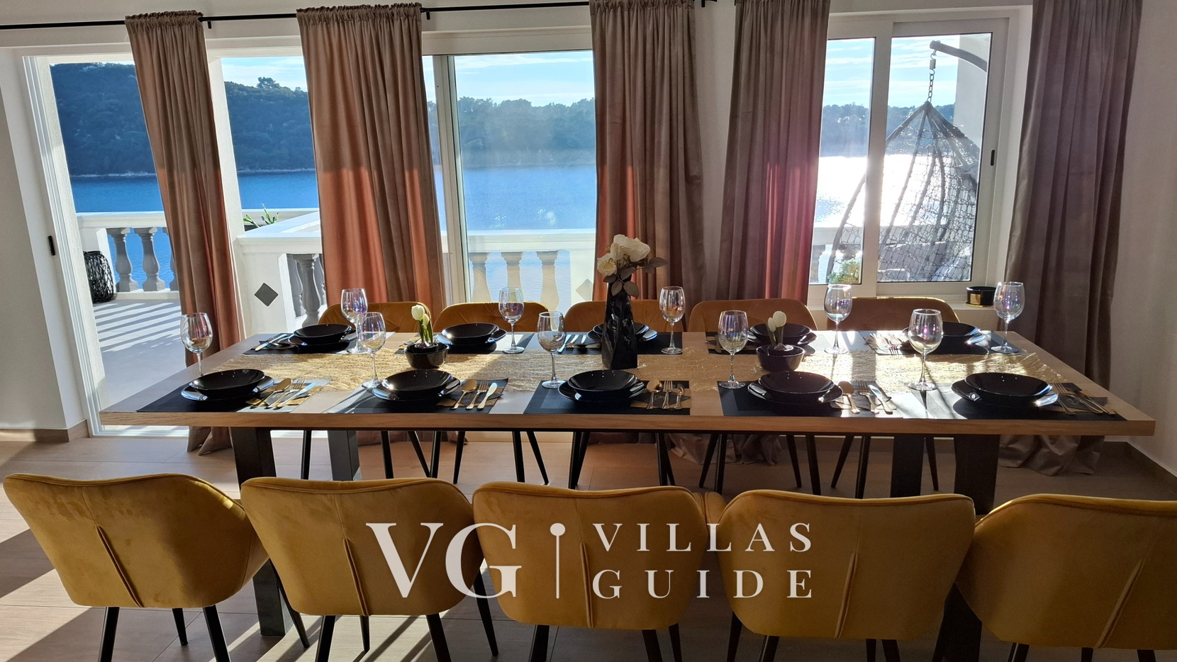 Karbuni Royal Living room