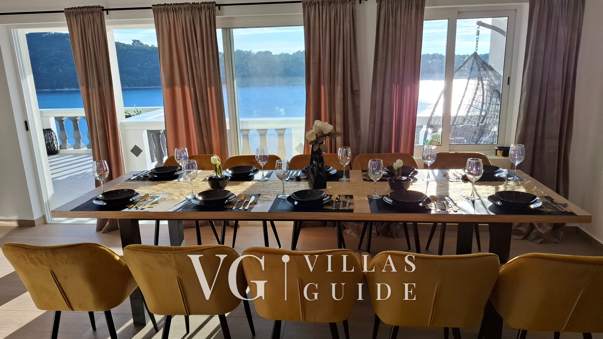 Karbuni Royal Living room