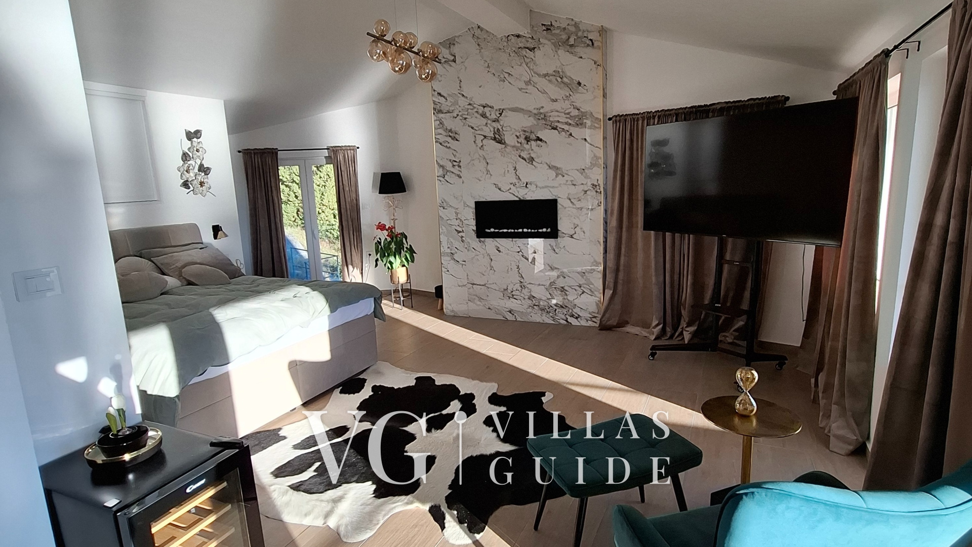 Karbuni Royal Living room