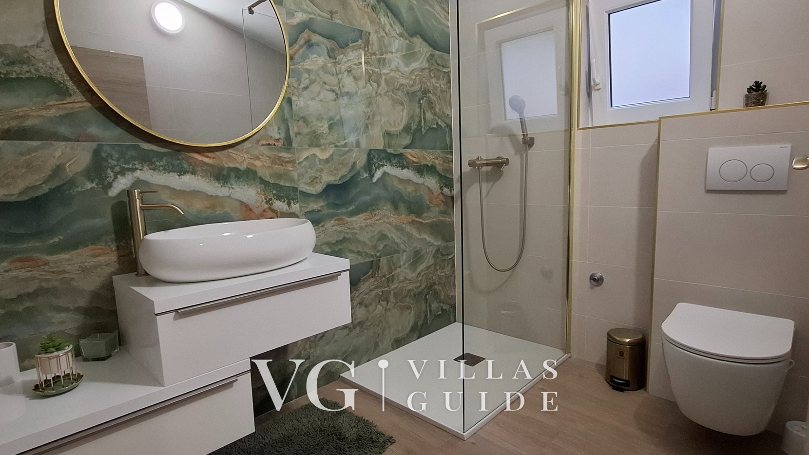 Karbuni Royal Bathroom