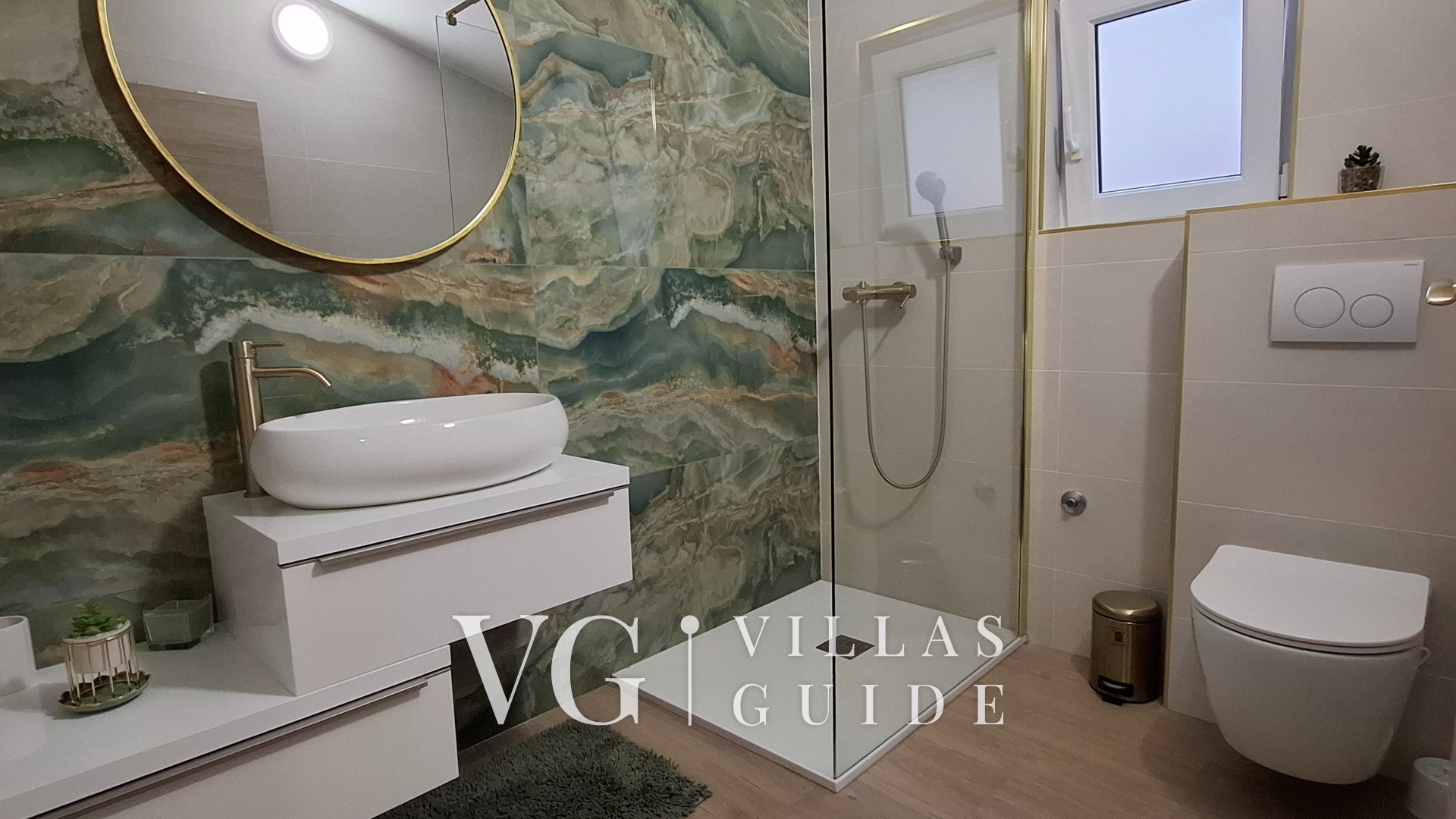 Karbuni Royal Bathroom