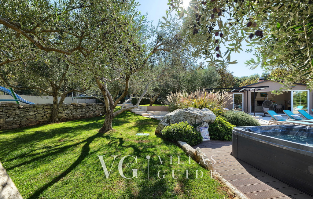 Villa Maruge Garden and property exterior