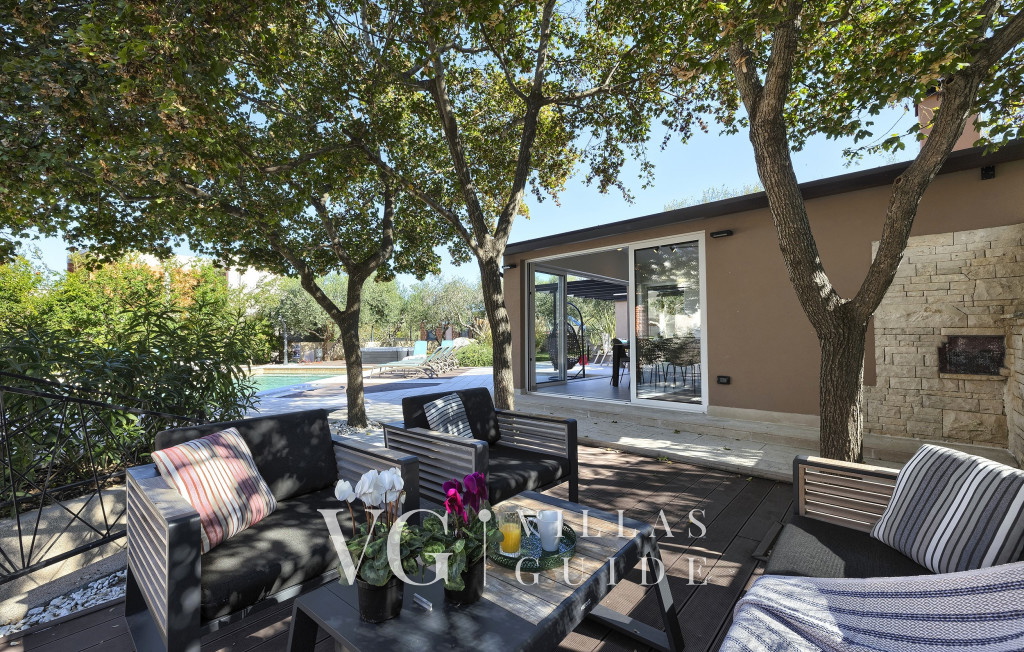 Villa Maruge Garden and property exterior