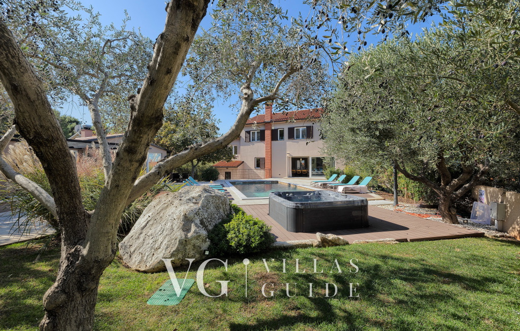 Villa Maruge Garden and property exterior