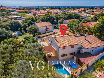 Villa Cissana Garden and property exterior