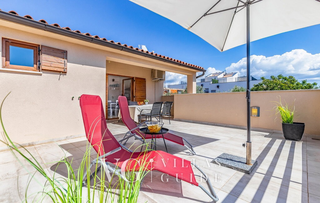 Villa Cissana Garden and property exterior