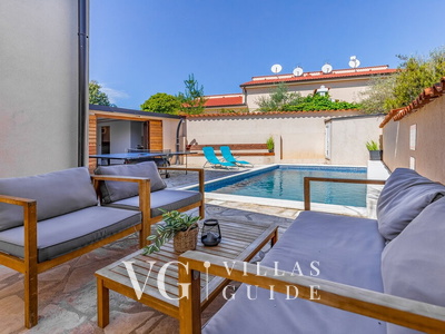 Villa Cissana Garden and property exterior