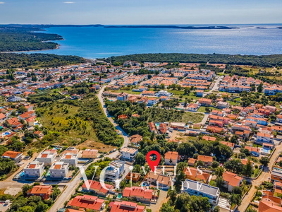 Villa Cissana Garden and property exterior