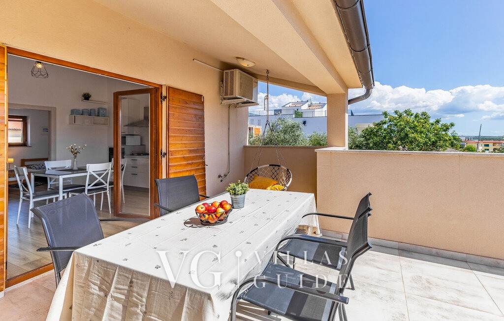 Villa Cissana Garden and property exterior