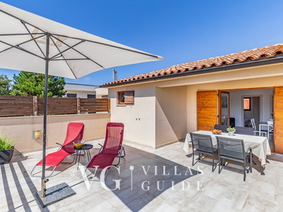 Villa Cissana Garden and property exterior