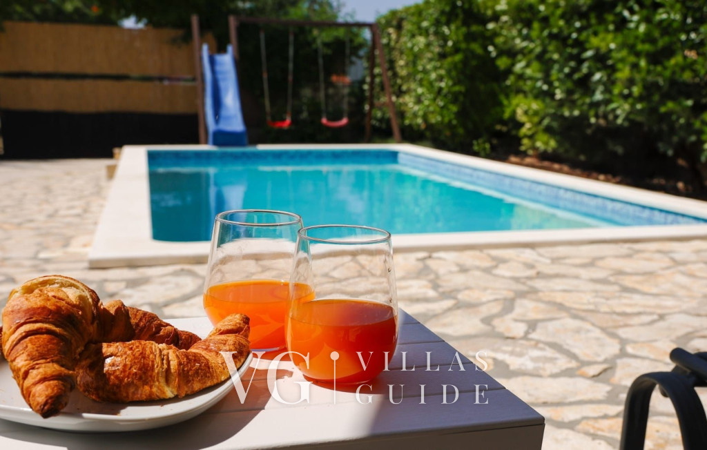 Holiday home Krnić Piscina