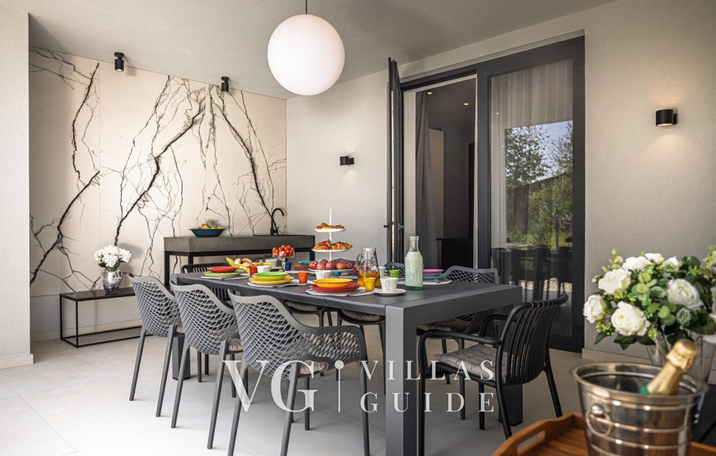 Casa Q Garden and property exterior