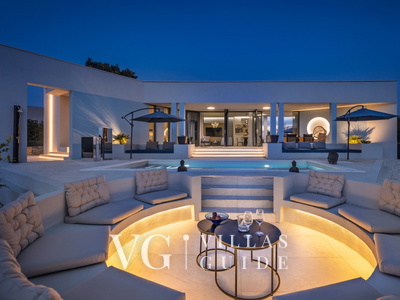 Casa Q Garden and property exterior