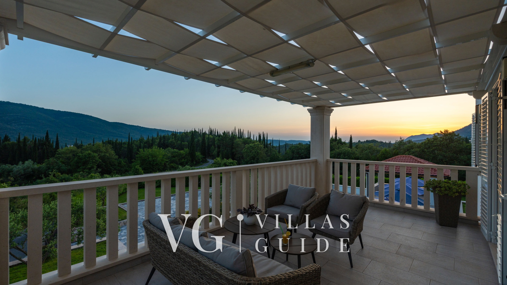 Cypress Paradise Garden and property exterior