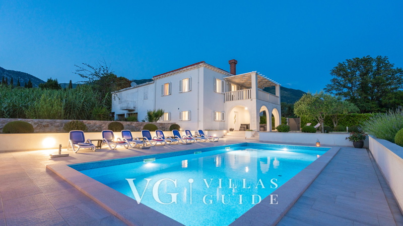 Cypress Paradise Garden and property exterior