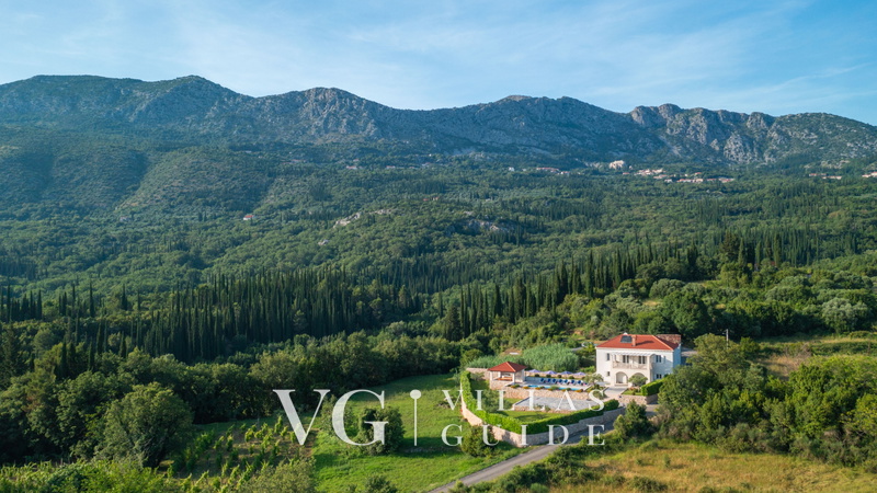 Cypress Paradise Garden and property exterior